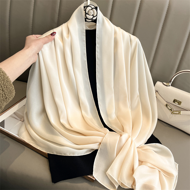 2024 marca de lujo primavera P - Scarf Silk Square reseña y precio